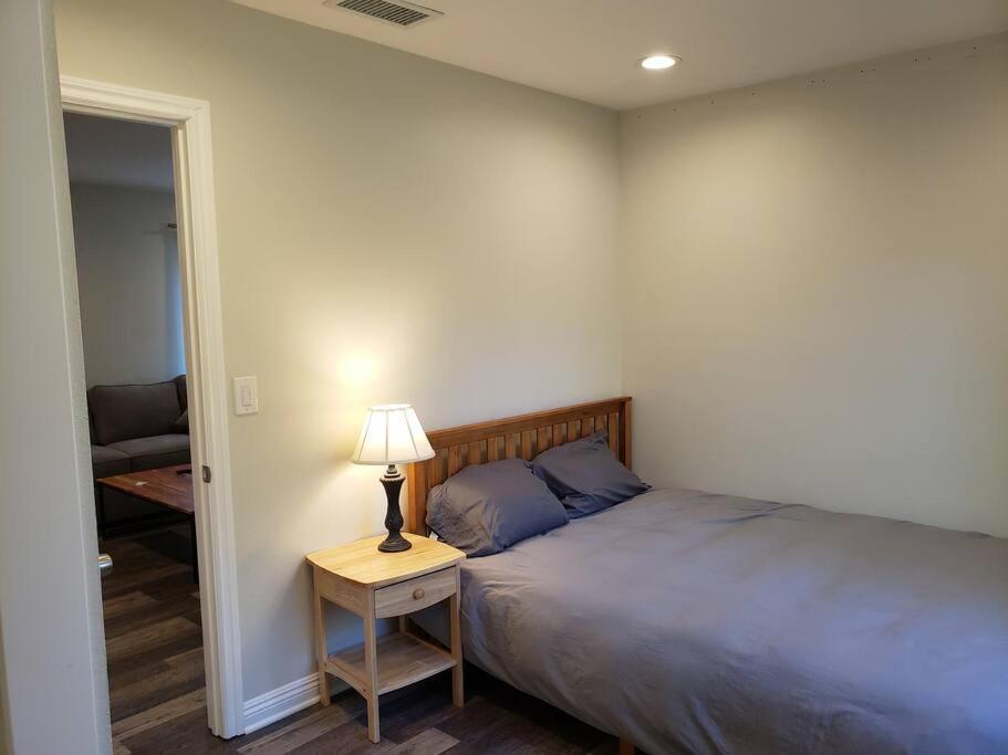 Bouganvilla 4-Bedroom, 2-Baths, Single Family House Thousand Oaks Exteriör bild