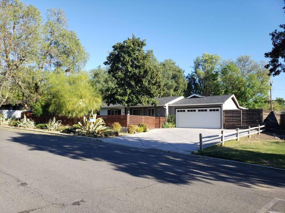 Bouganvilla 4-Bedroom, 2-Baths, Single Family House Thousand Oaks Exteriör bild