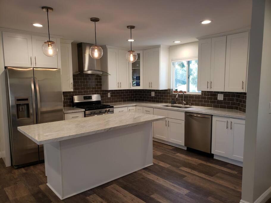 Bouganvilla 4-Bedroom, 2-Baths, Single Family House Thousand Oaks Exteriör bild